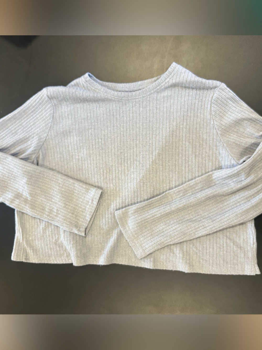 Ribbed Long-Sleeve Open Back Crop Top in Light Gray